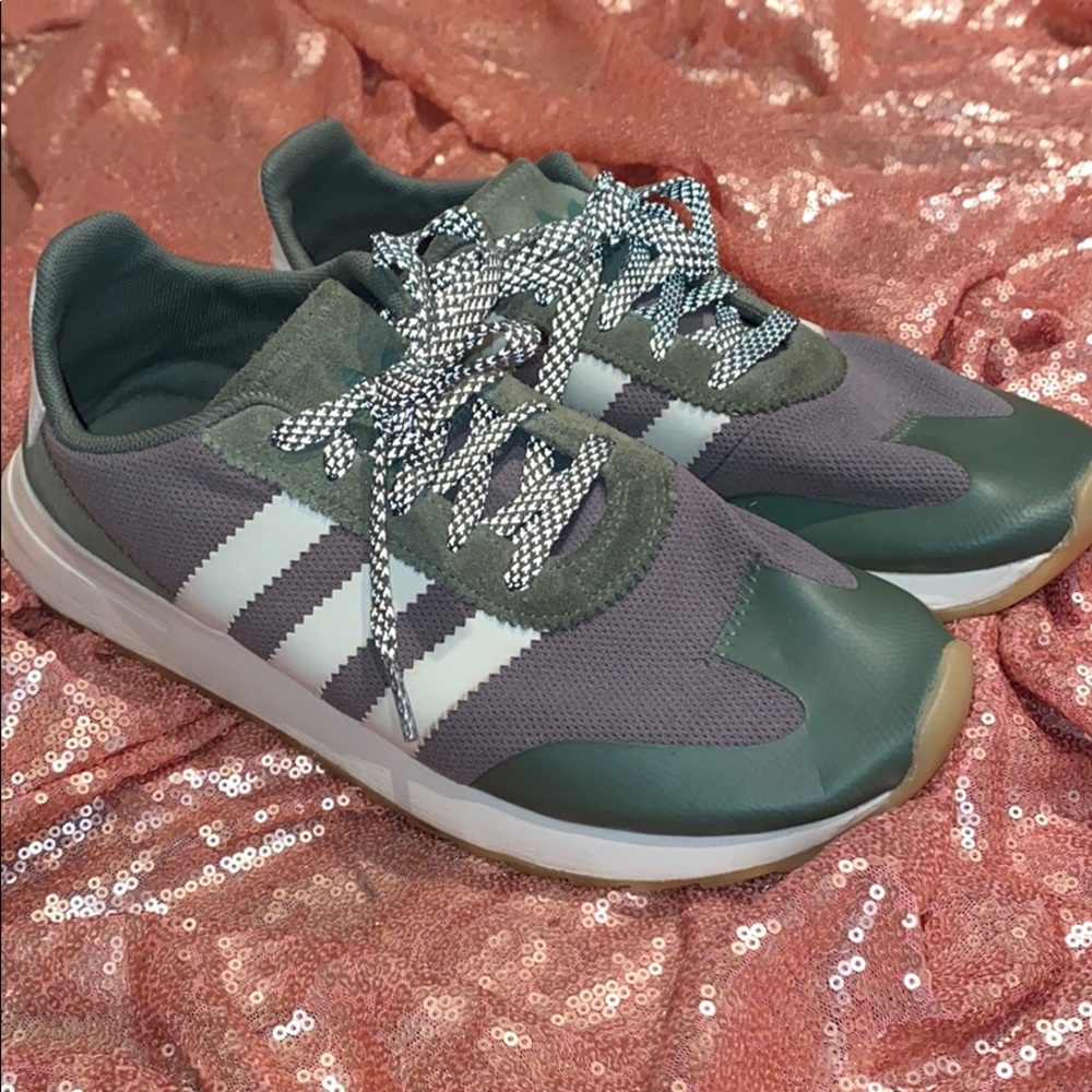 Adidas Sneakers